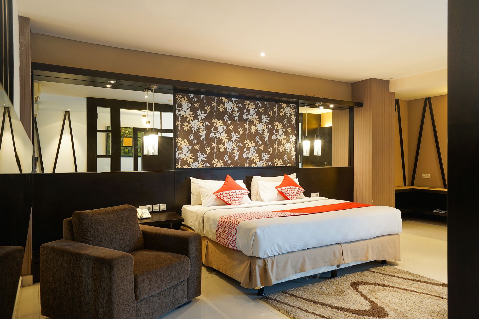 Oyo 197 Prime Royal Hotel Kapasari Экстерьер фото